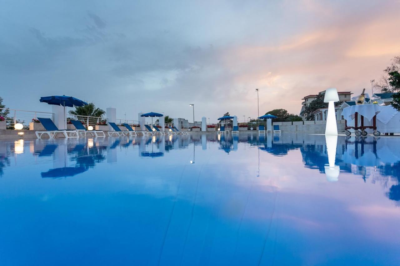 Club Azzurro Hotel & Resort Porto Cesareo Exterior foto
